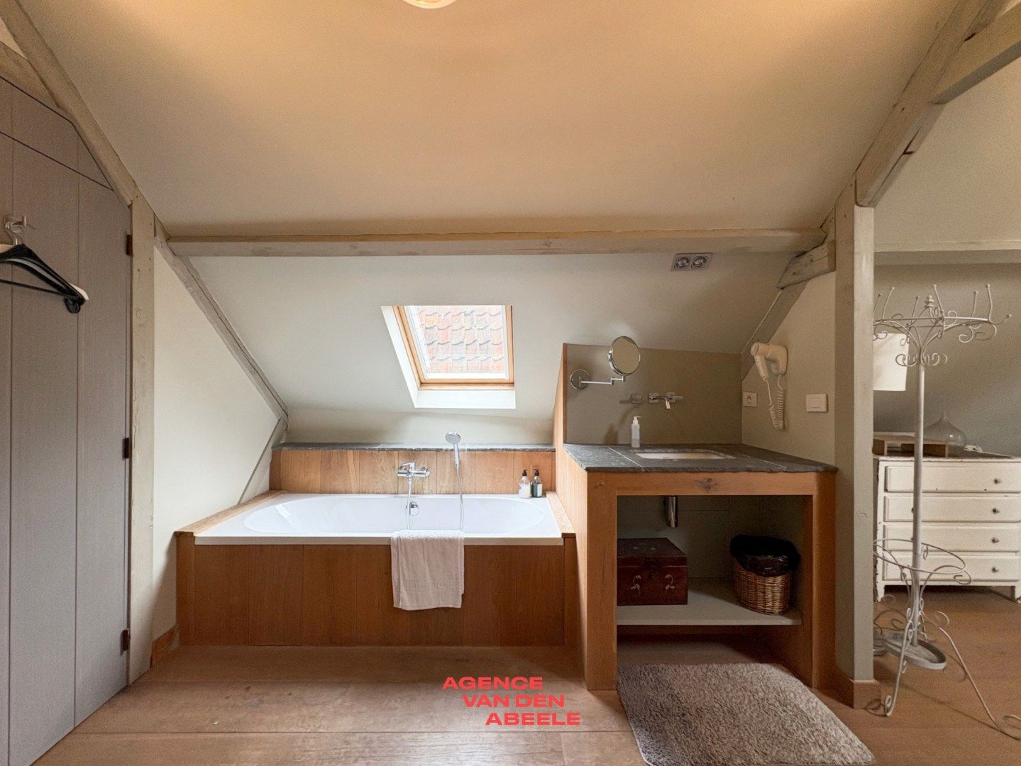 High class woning met stadskoer foto 24