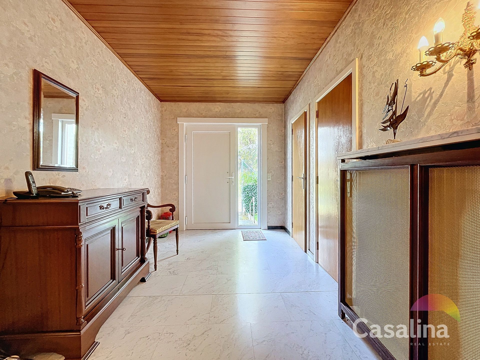 Charmante bungalow met potentieel op toplocatie!  foto 14