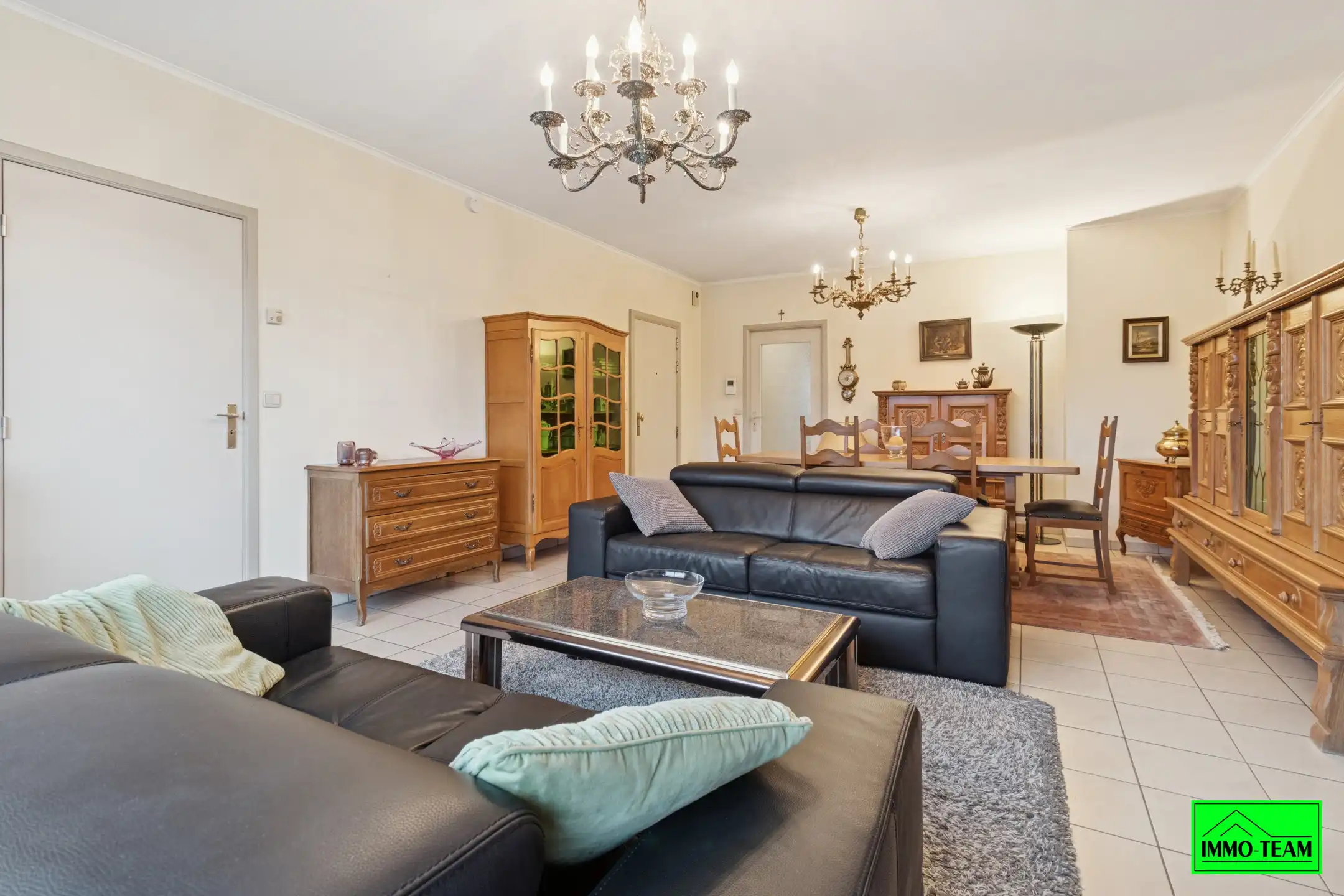 Aangenaam appartement met 2 slaapkamers foto {{pictureIndex}}