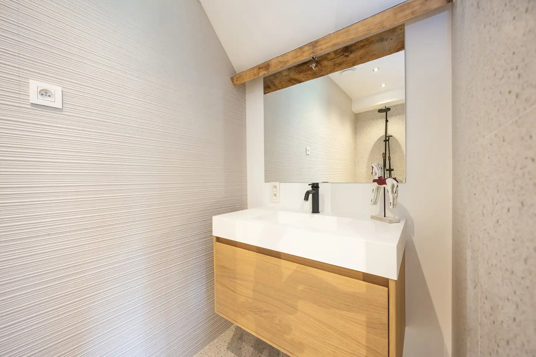 Luxueuze vernieuwbouwvilla met high-end afwerking foto 21