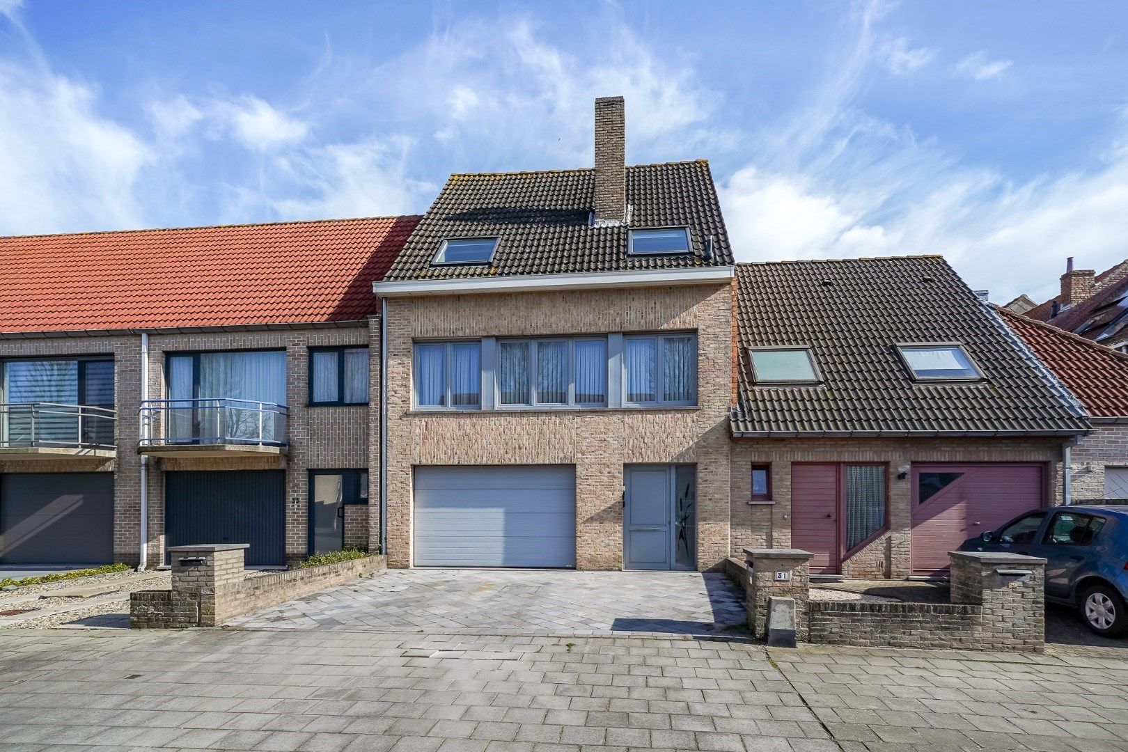 Ruime bel-étagewoning met garage en 3 slaapkamers foto {{pictureIndex}}