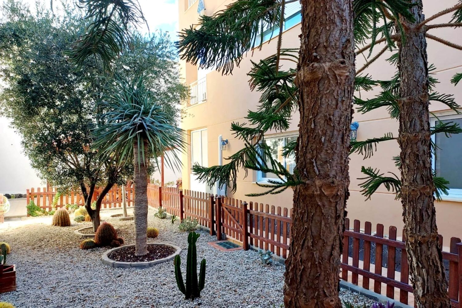 Gelijkvloers appartement met zeer ruim terras foto 3
