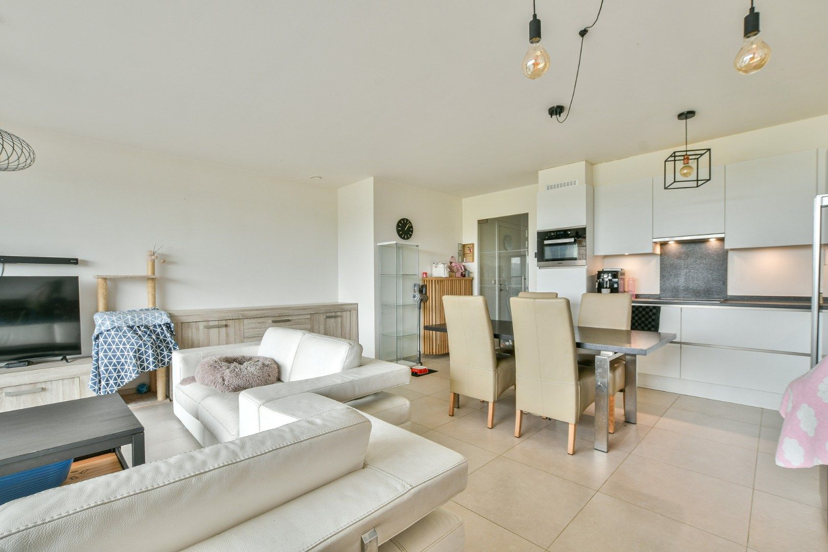 Modern 2-slaapkamerappartement op de derde verdieping met terras nabij duinen en strand, De Haan foto 12