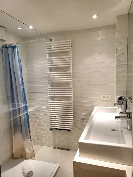 Ruim appartement met terras op de Zeedijk van Oostduinkerke te koop foto 6