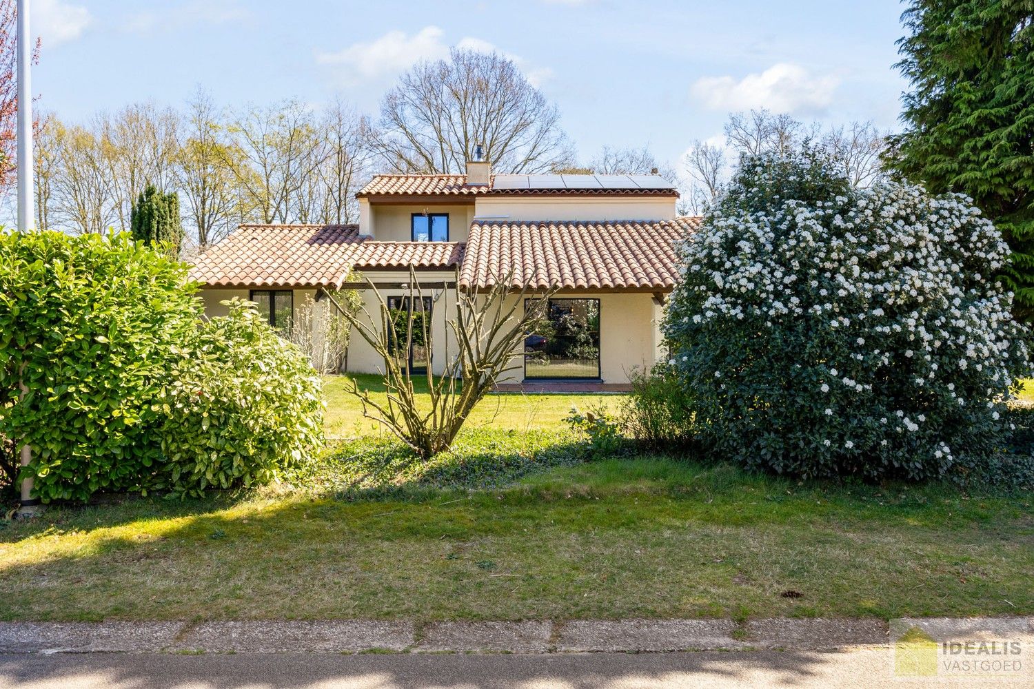 SCHITTERENDE VILLA OMRINGD DOOR PRACHTIGE TUIN MET EEN ZUIDERSE TOETS! foto 7