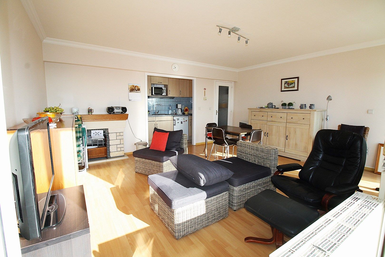 Gemeubeld appartement met een uitmuntend zicht op de polders foto 3