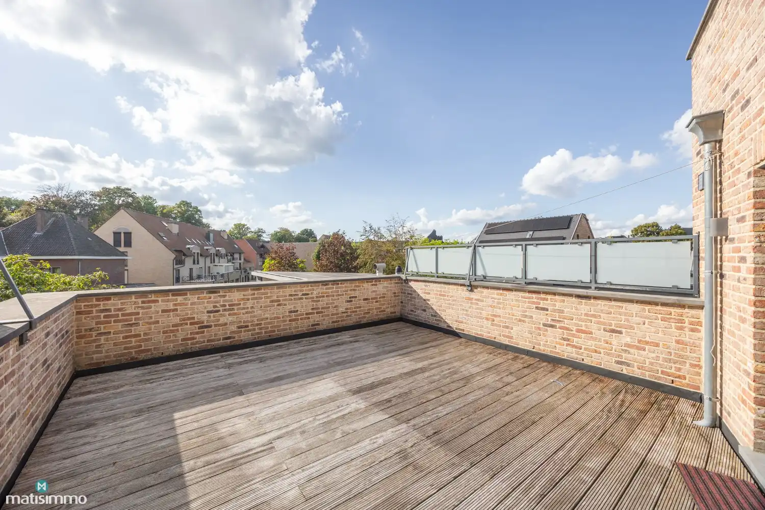 INSTAPKLAAR APPARTEMENT MET 2 SLAAPKAMERS, RUIM TERRAS EN AUTOSTAANPLAATS IN HET CENTRUM VAN BILZEN foto 16