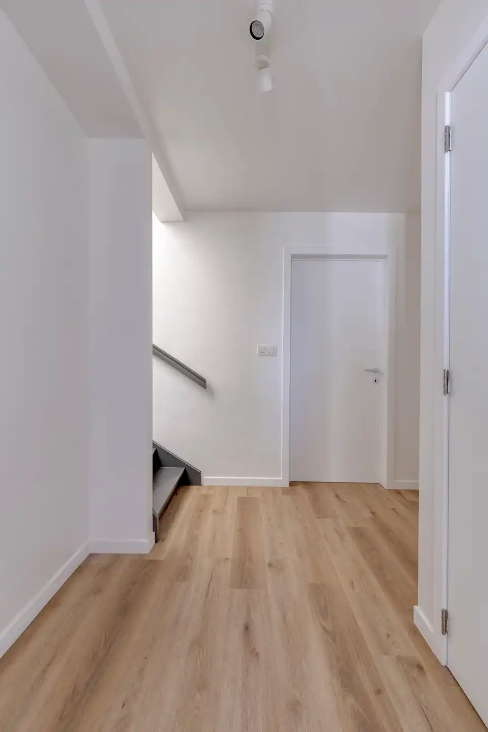 Zeer ruim appartement met 3 slaapkamers, 2 badkamers en tuin foto 3