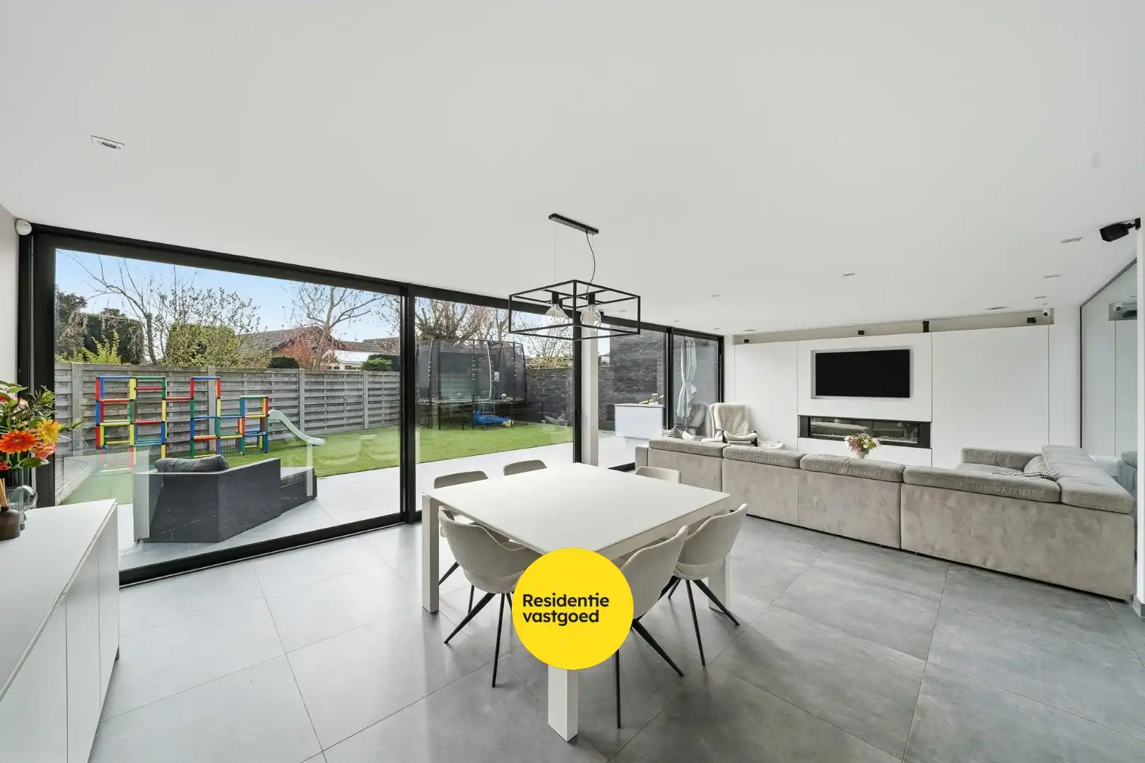 Ruime lichtrijke nieuwbouwvilla in centrum Oudenburg foto 3