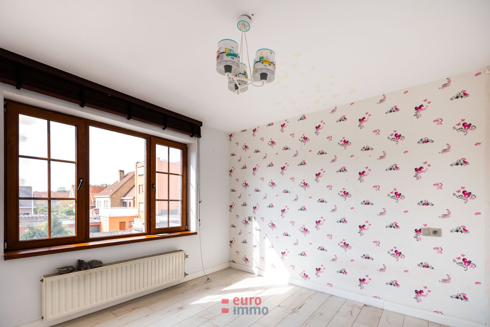 TOPVASTGOED TE NIEUWPOORT-STAD: ZEER RUIME, COMPLEET GERENOVEERDE RIJWONING MET GARAGE EN TUIN ! foto 10