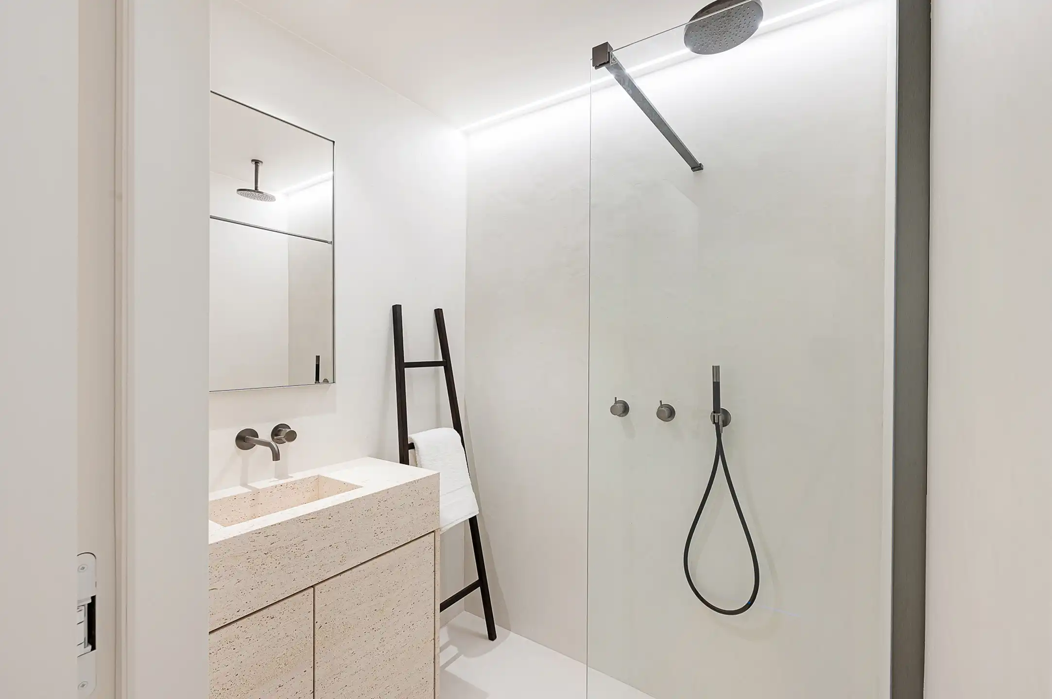 Luxueus gerenoveerd appartement op topligging in Knokke foto 26