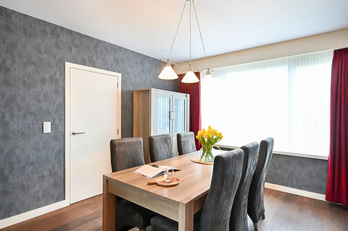 Ruime woning met 2 garages op 1400m² foto 5