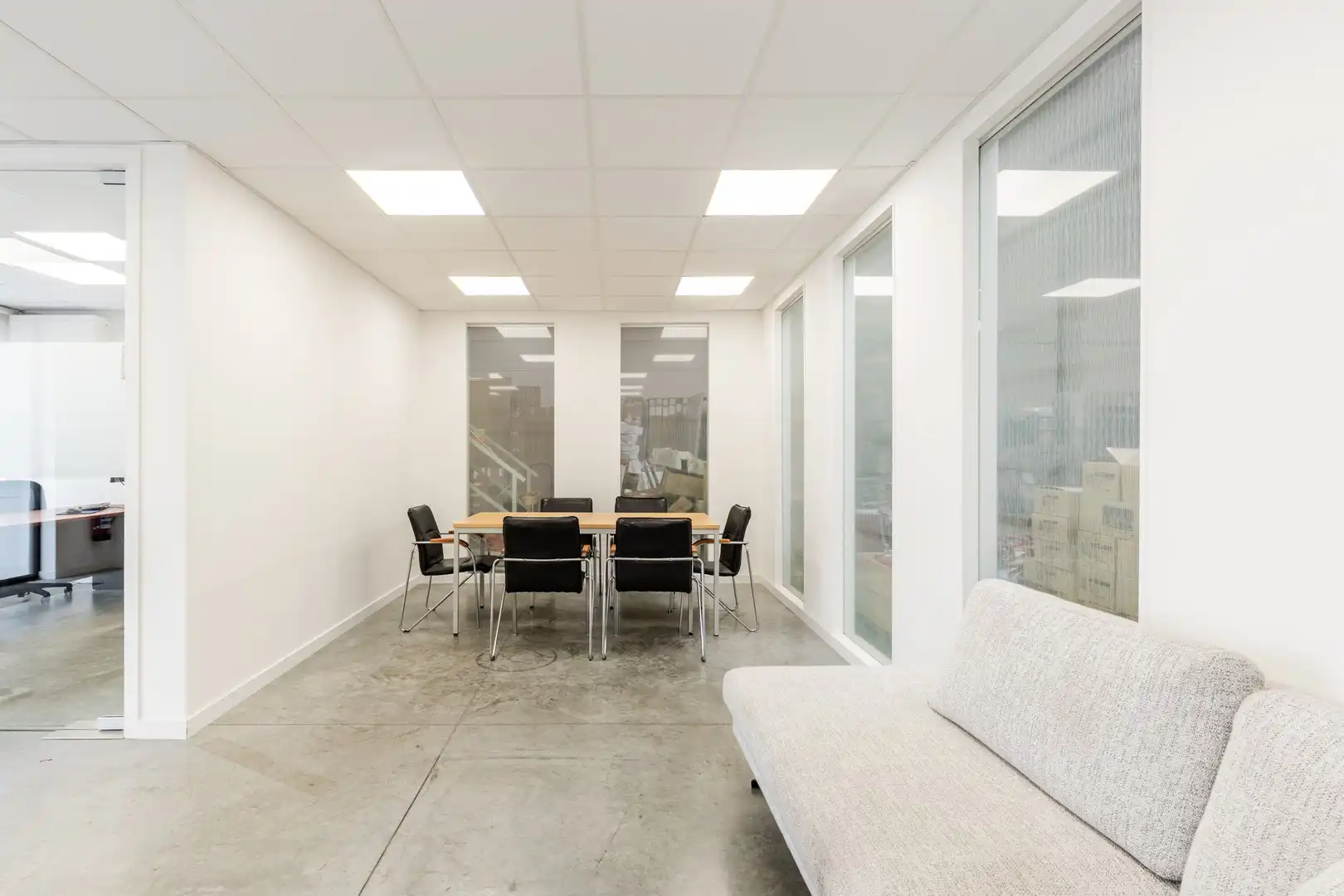 MODERNE KMO-UNIT VAN 512 m² MET KANTOOR – TOPLIGGING TE WILRIJK foto 3