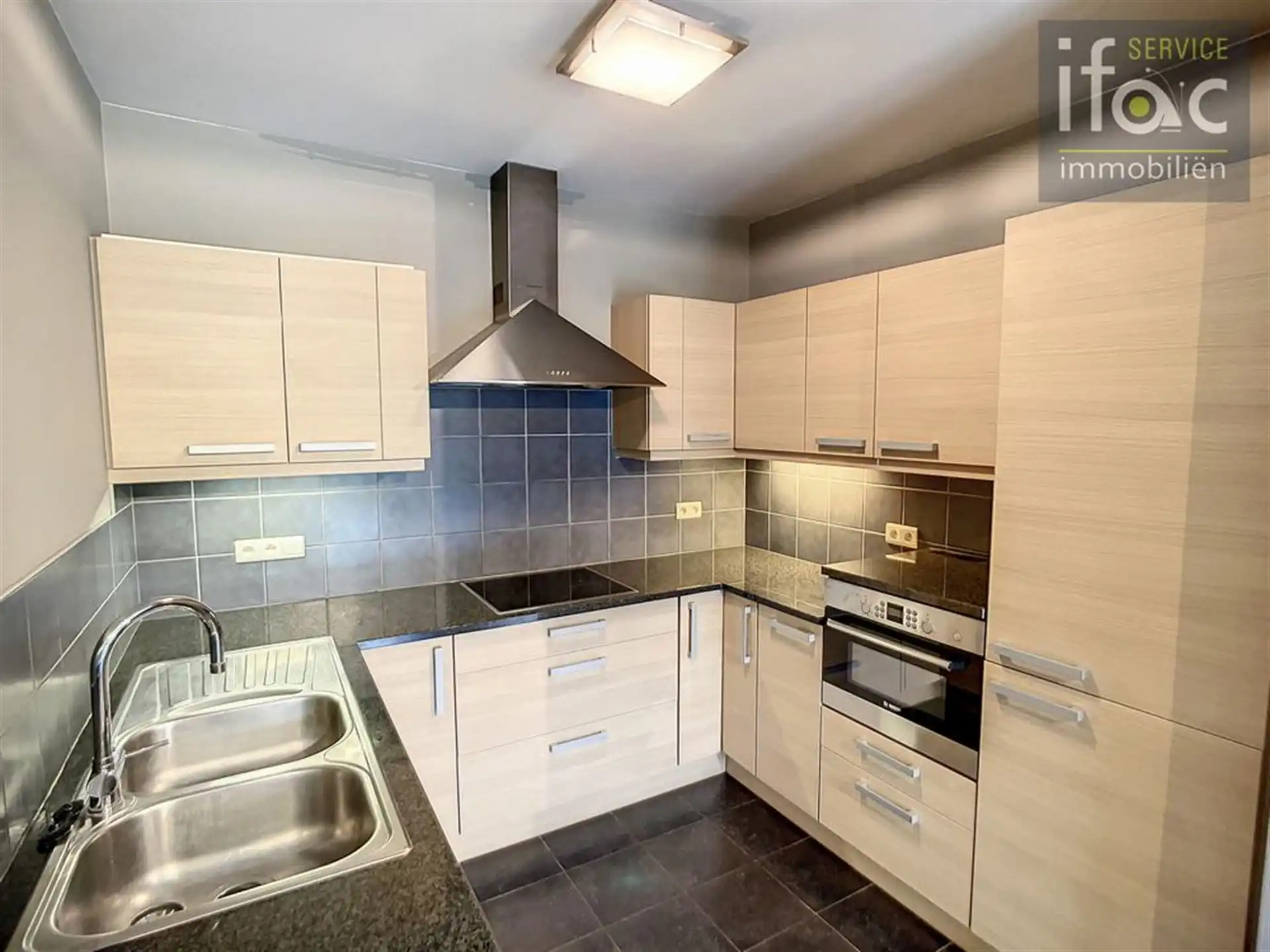 Mooie stapelwoning met tuin foto 13