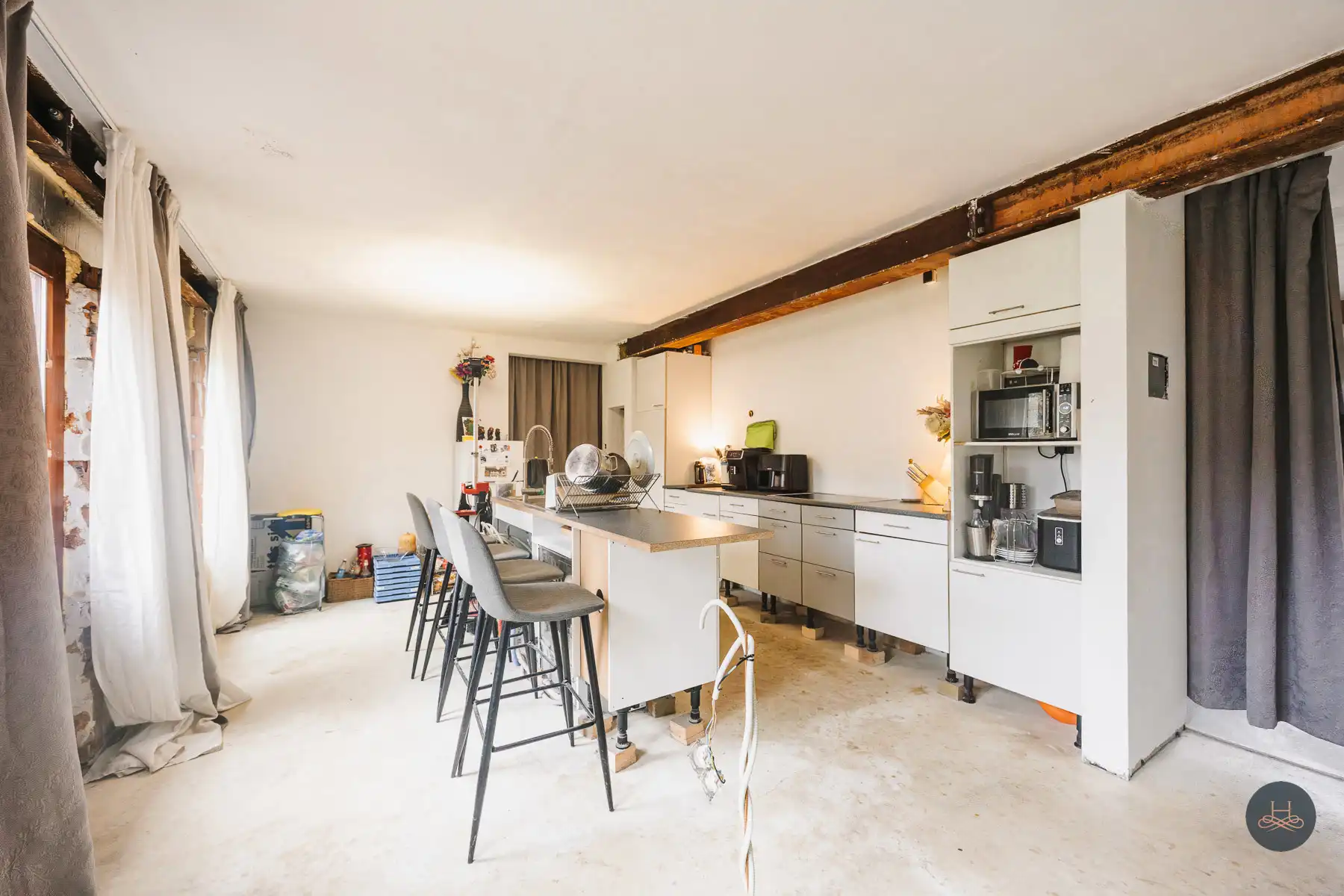 Gezinswoning met renovatiepotentieel op knap perceel foto 10