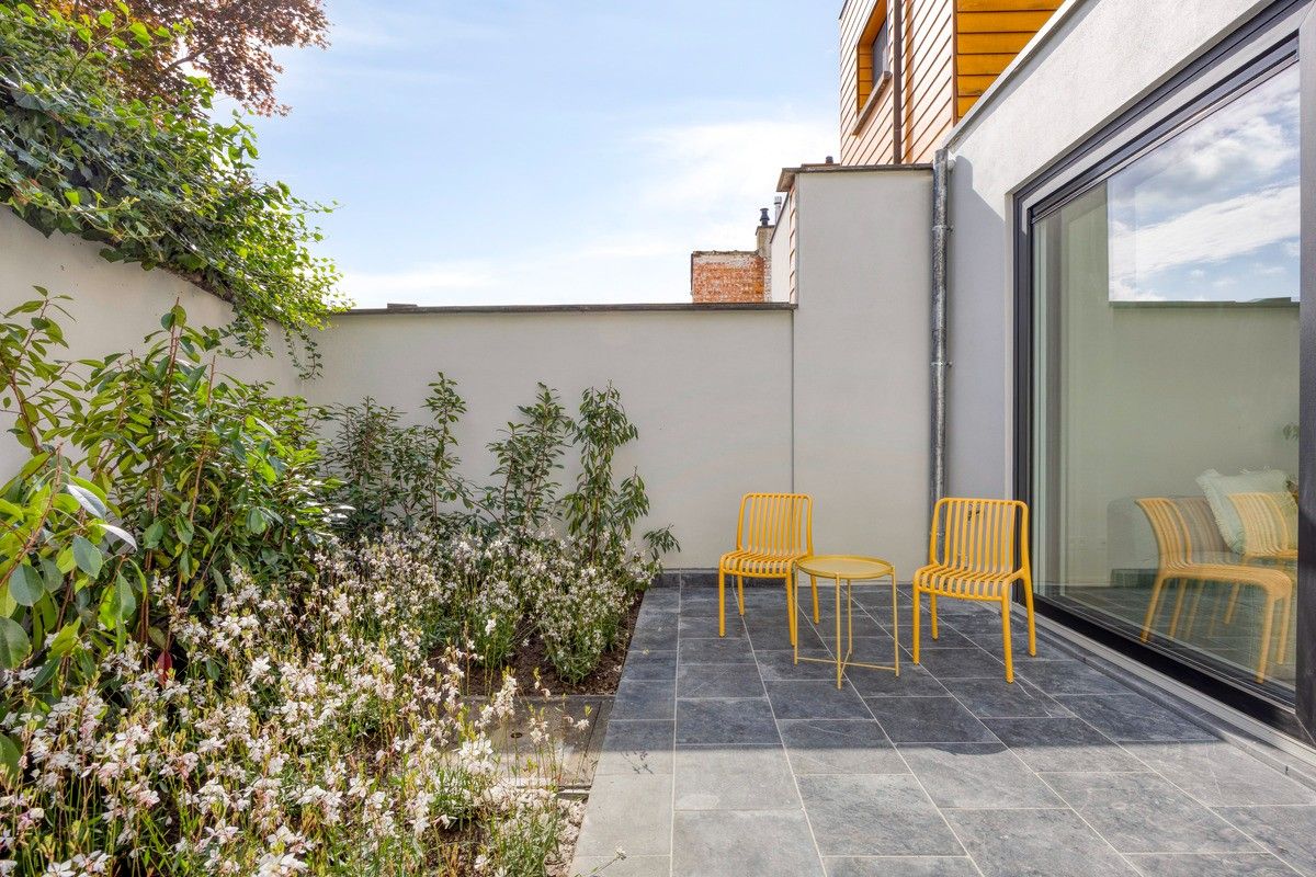 Aantrekkelijke gerenoveerde interbellum burgerwoning met vijf slaapkamers en stadstuin. foto 5
