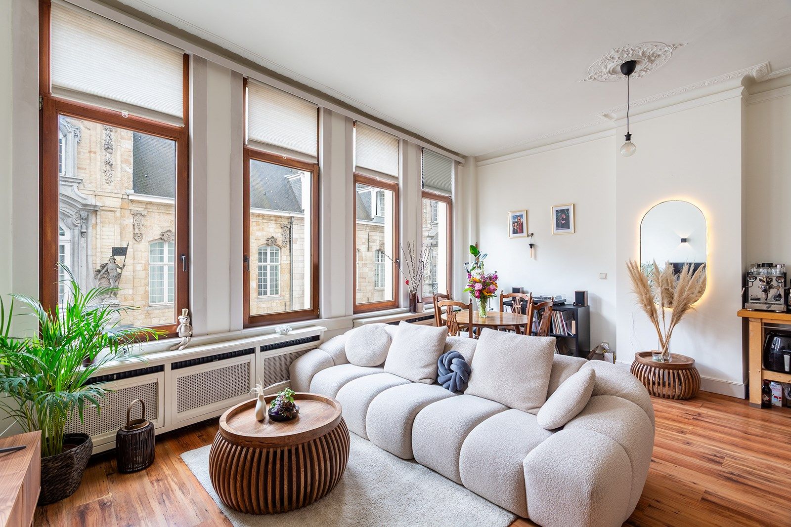 Authentiek wonen in het hartje van Antwerpen foto {{pictureIndex}}