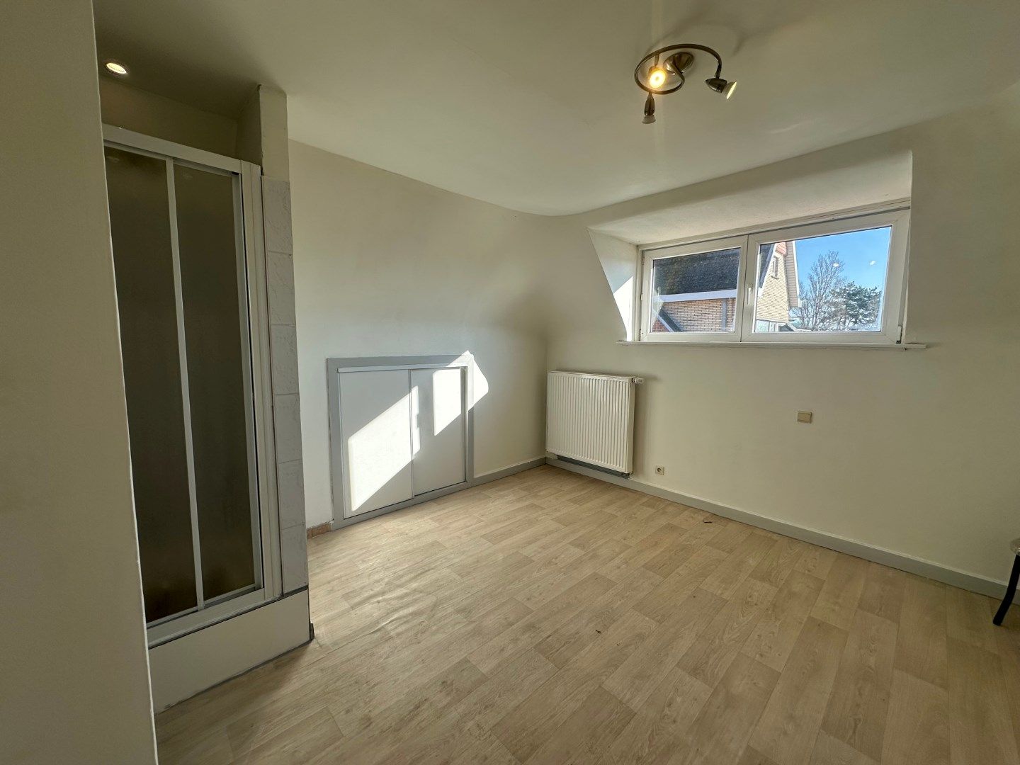 Te renoveren appartement met 1 ruime slaapkamer en mogelijkheid tot aankoop garage in gebouw foto 8