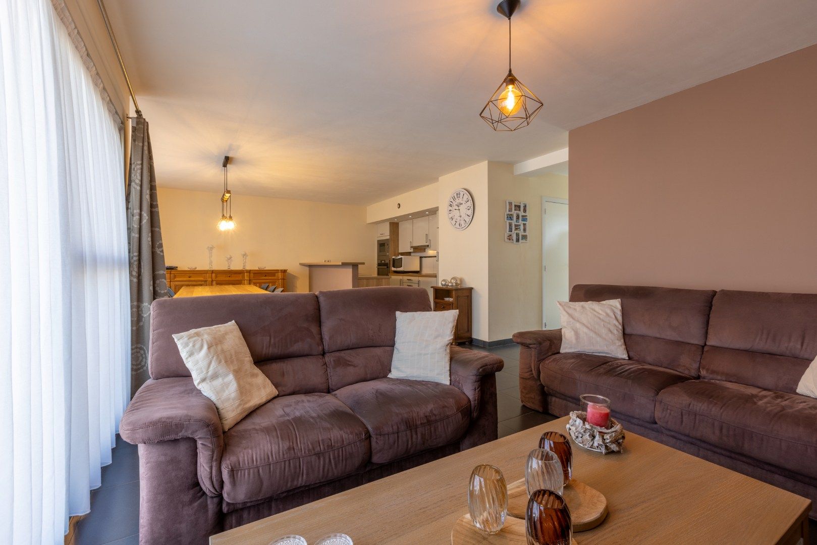 Gezellig, instaplaar app met 2 slk, terras en autostaanplaats foto 3