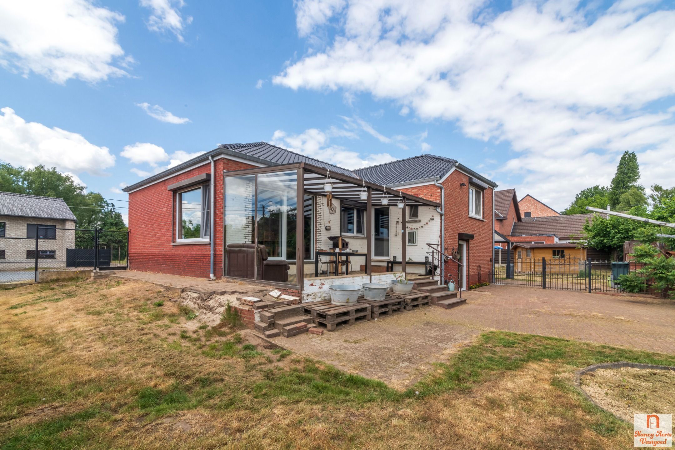 Split-level woning met veel ruimte en potentieel foto 34