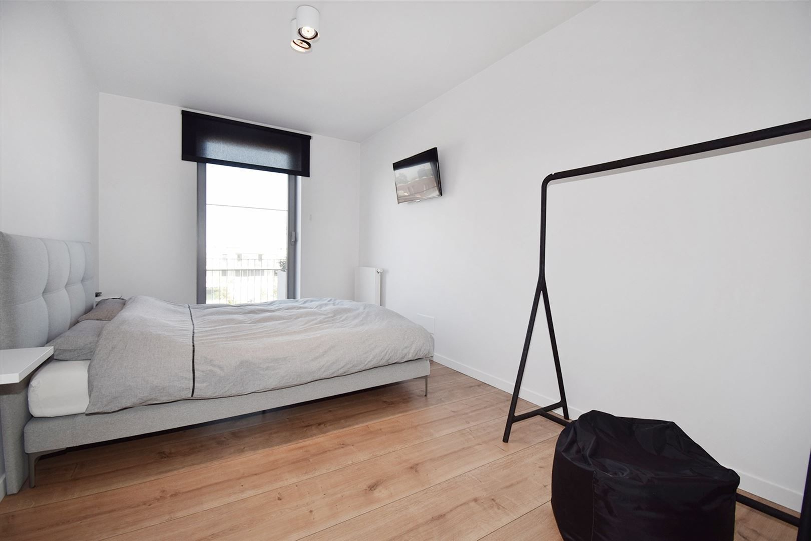 Goed gelegen appartement met parking en berging foto 7