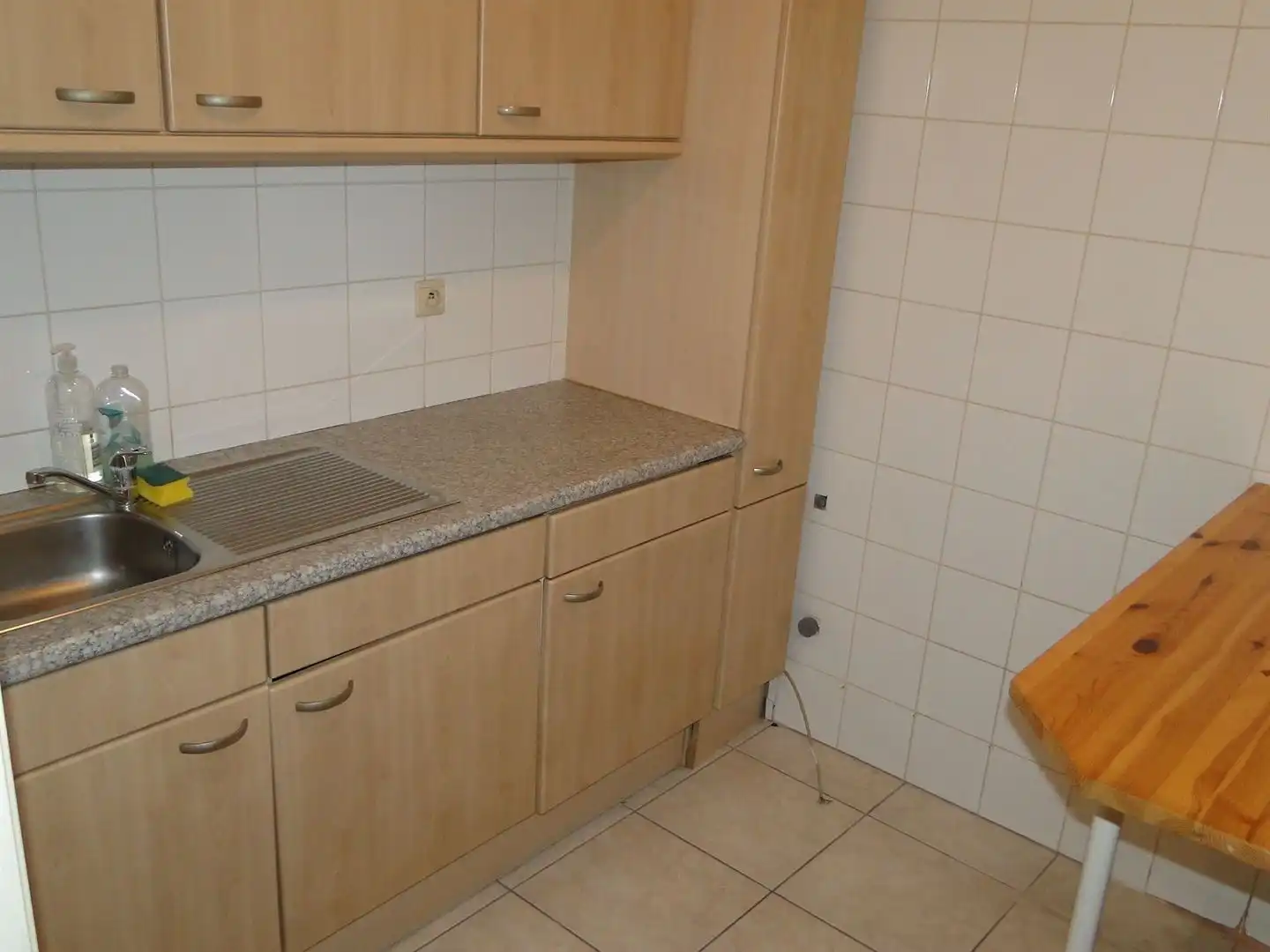 Handelsgelijkvloers met 3 autostaanplaatsen foto 8