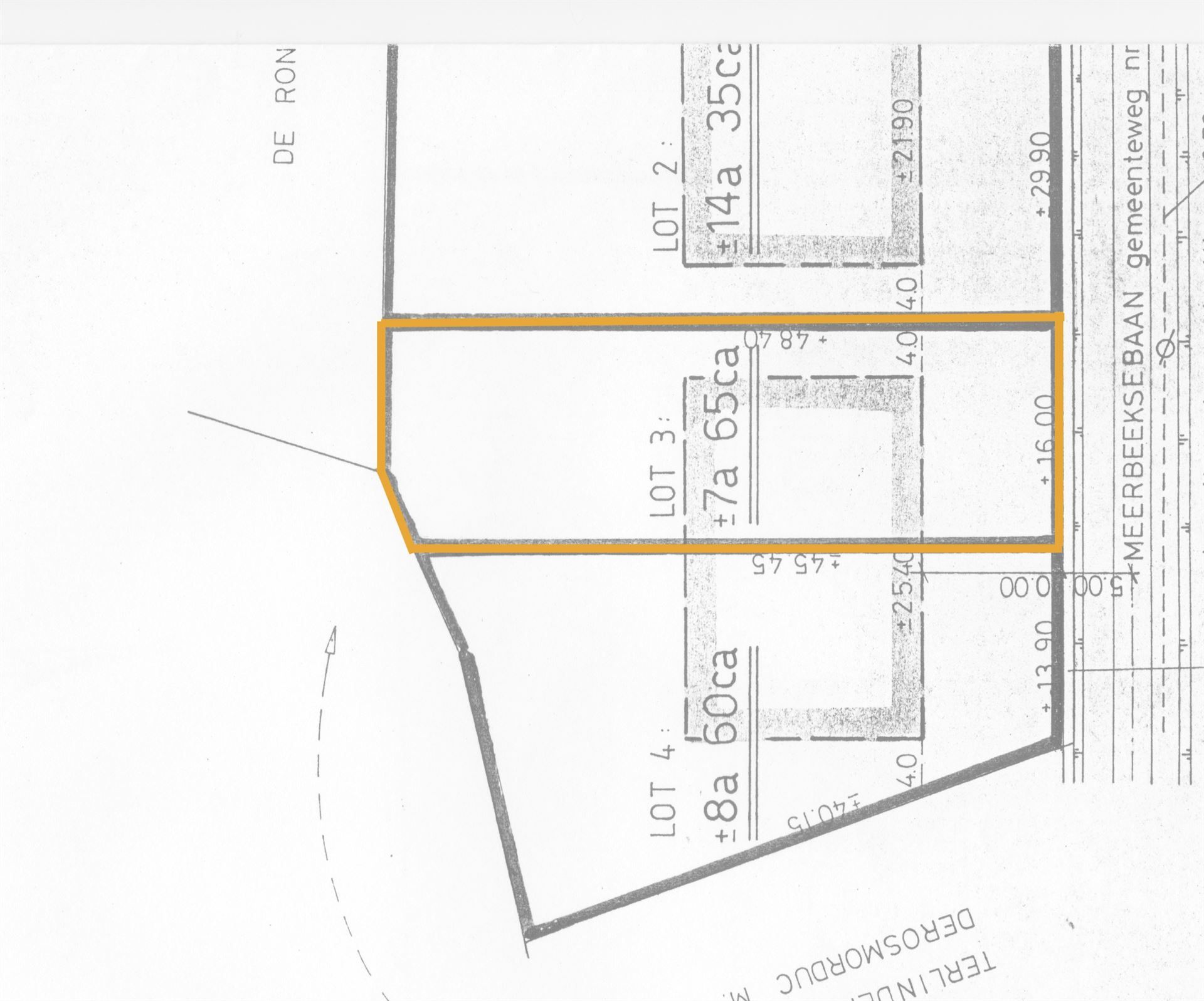 Bouwgrond voor een halfopen bebouwing omringd door groen. foto 2
