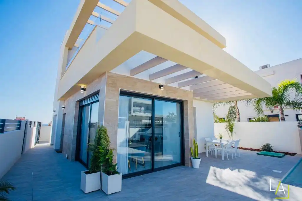 Vrijstaande villa's in Los Montesinos. foto {{pictureIndex}}