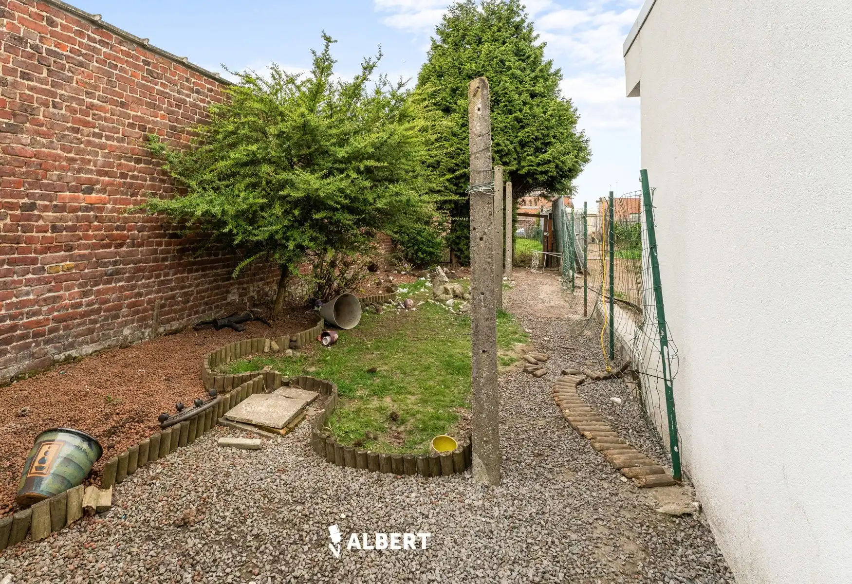 Charmante woning met renovatiepotentieel foto 15