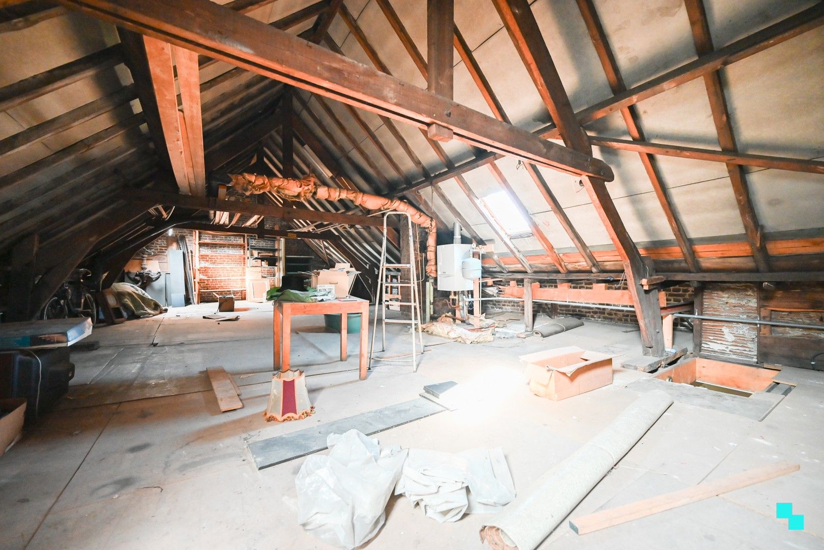 Neoclassicistisch getinte burgerwoning in hartje Izegem foto 30