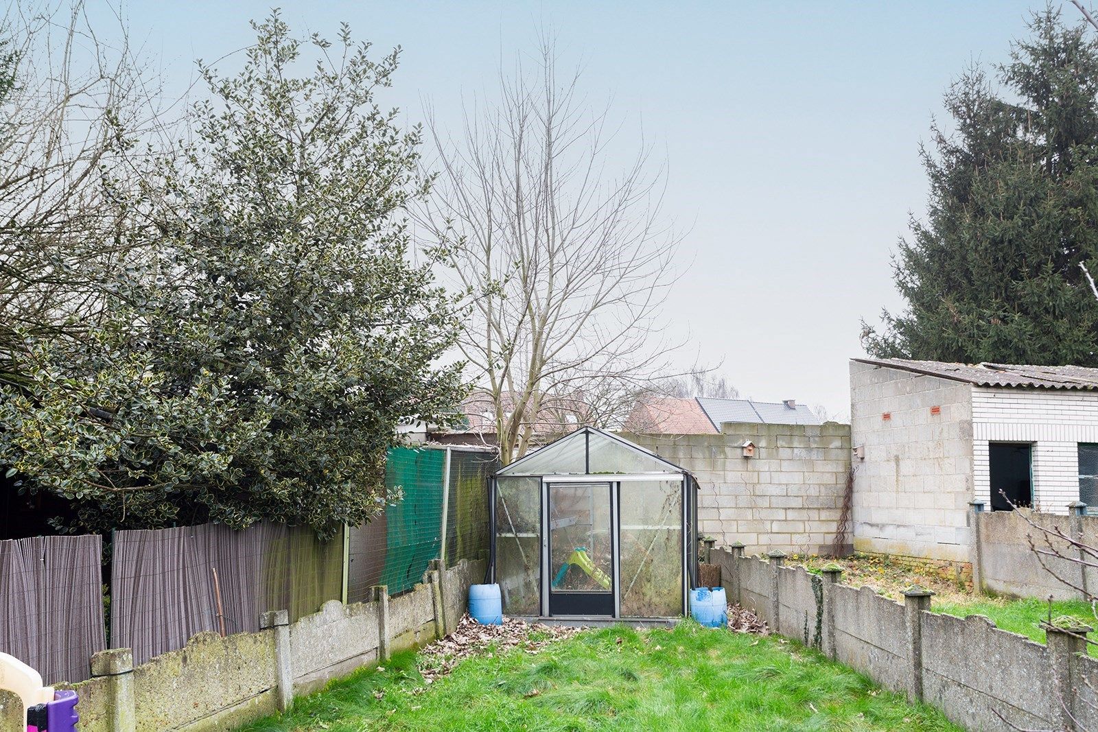 Ruime halfopen bebouwing met vijf slaapkamers foto 15