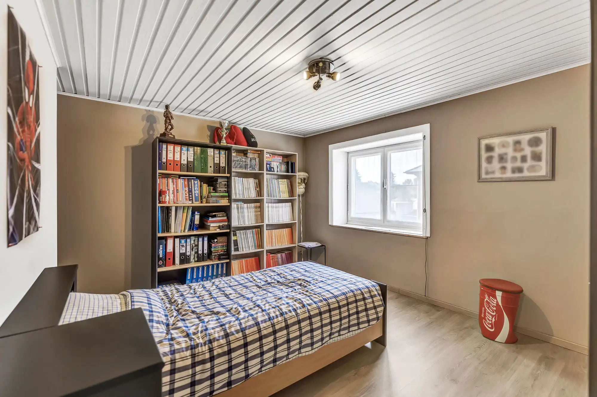 Instapklare woning met ruime garage/opslagplaats foto 15