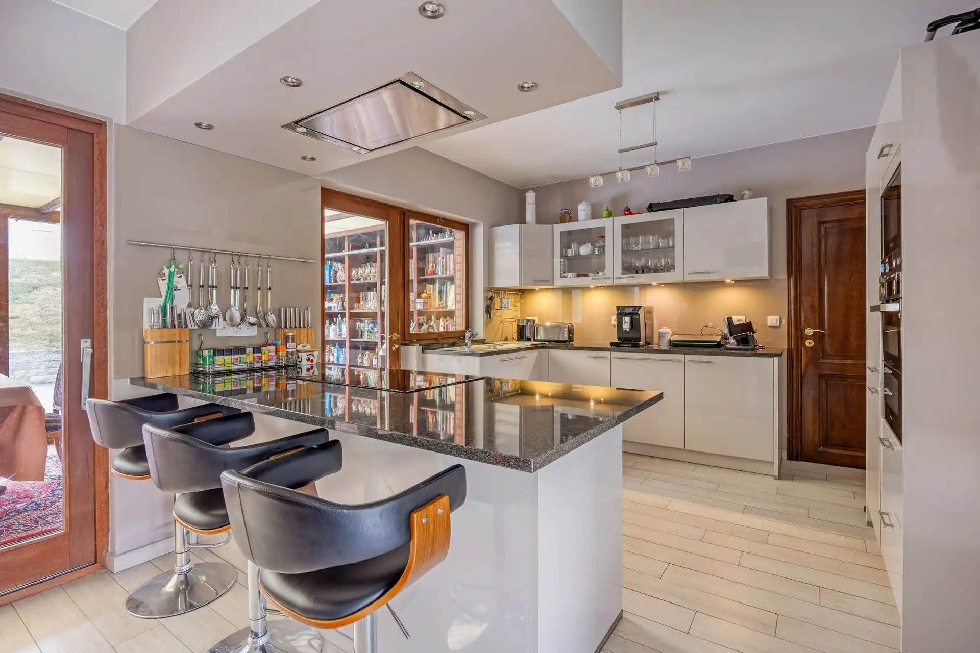 Perfect onderhouden villa in rustige straat foto 10