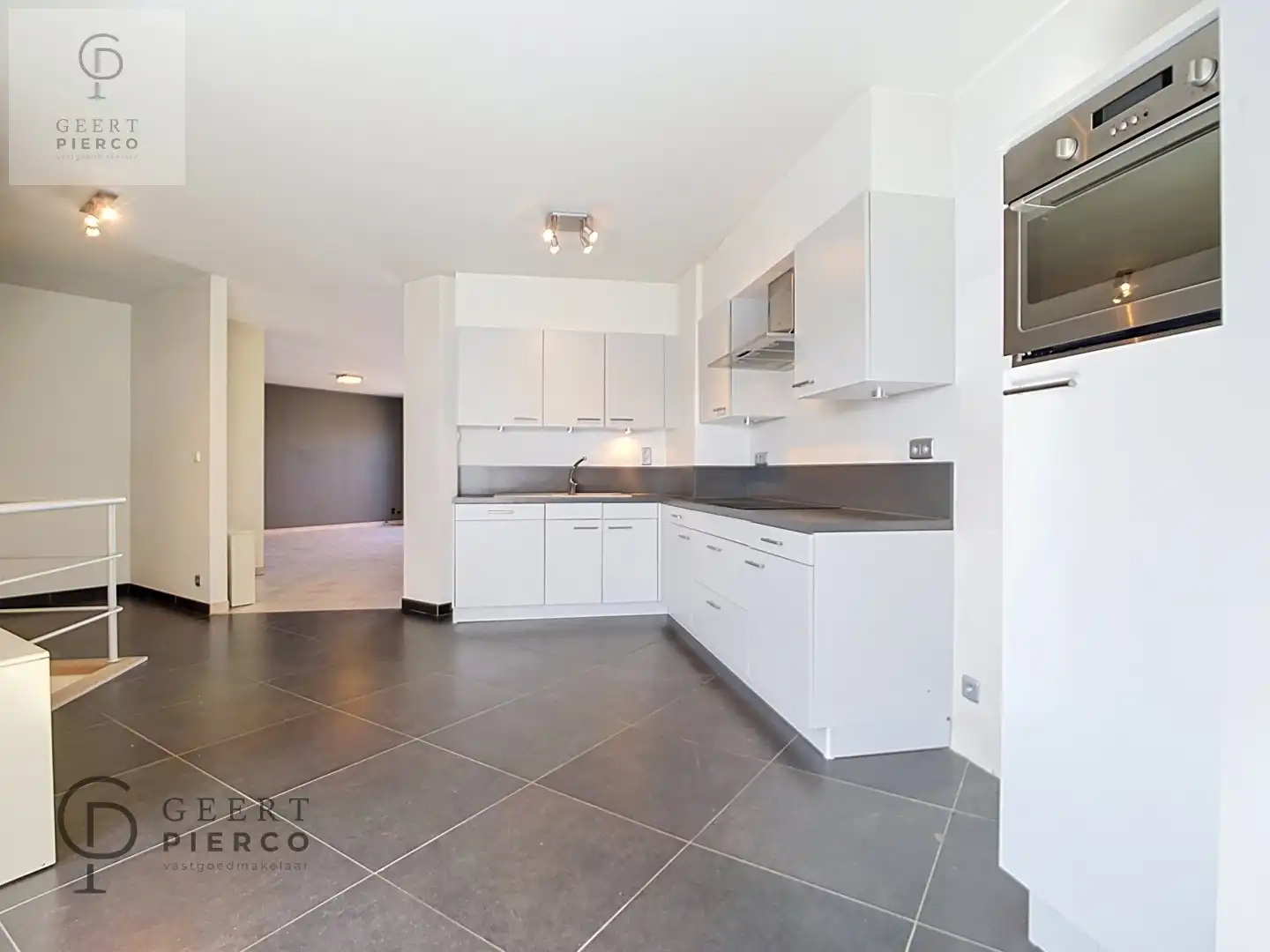 Ruim appartement in het hartje van Landen foto 19