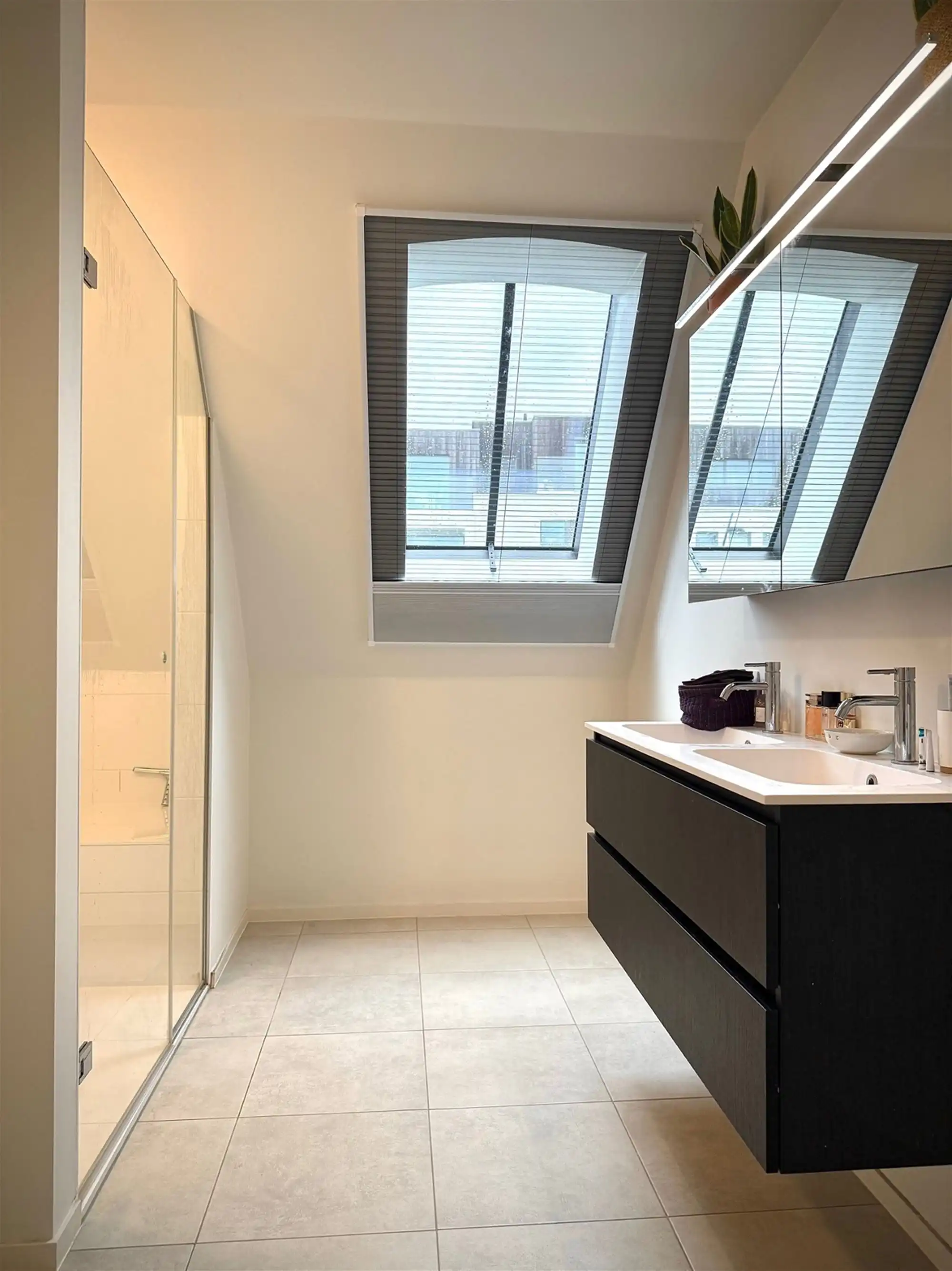 Instapklare DORPSWONING met 3 SLAAPKAMERS, TUIN/TERRAS, CARPORT & grote KELDER foto 14