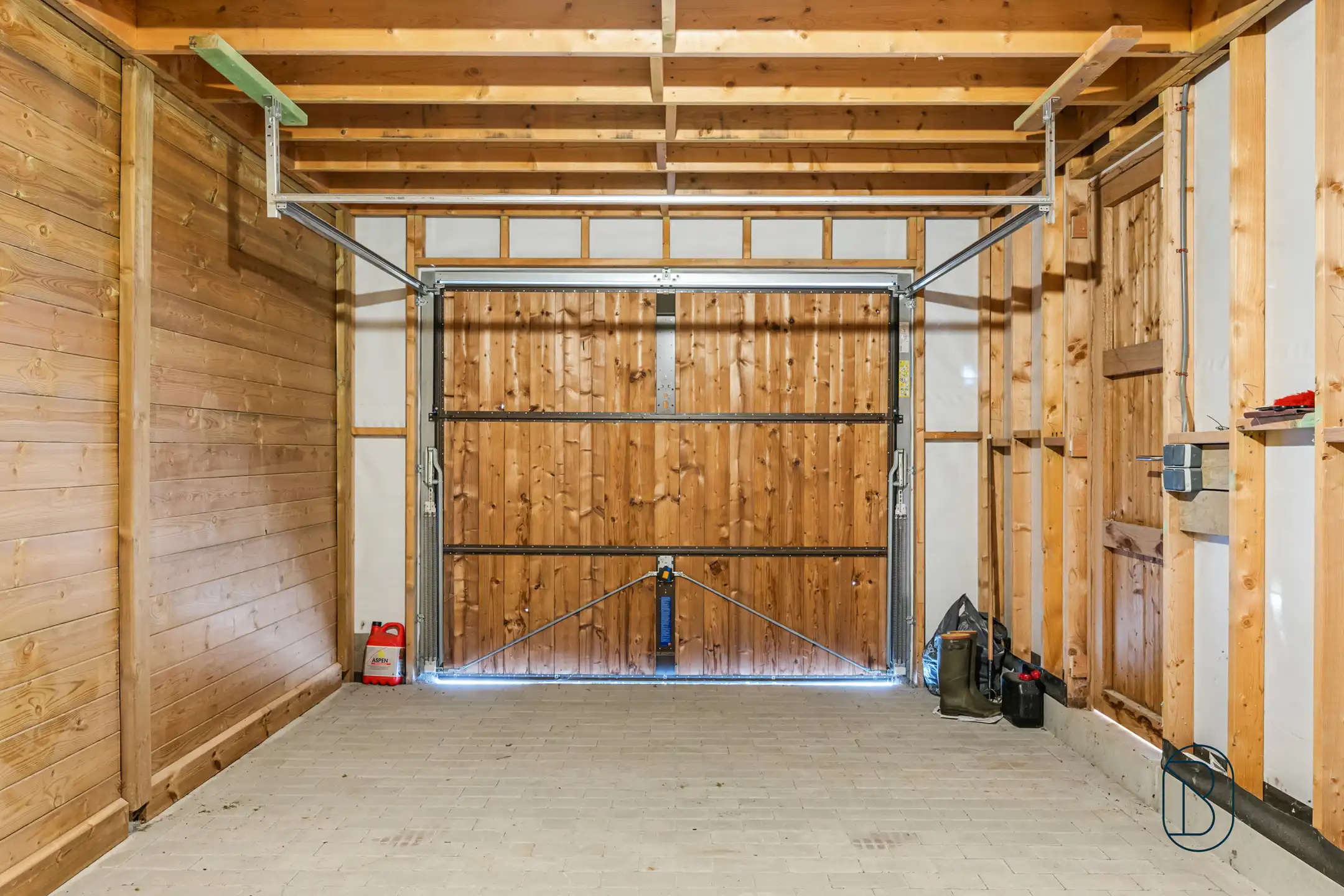 Recente halfopen bebouwing met 4 slaapkamers, tuin en garage foto 26