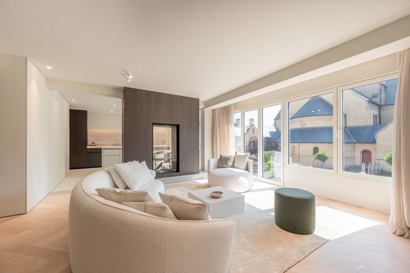 Magnifiek gerenoveerd appartement van 150 m², op enkele passen van het Van Bunnenplein. foto 2