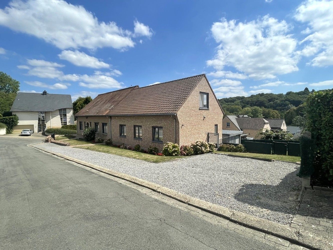 Zeer ruime, perfect onderhouden villa van ca. 475m² - 6 kamers - 3 badkamers nabij centrum Overijse foto 2