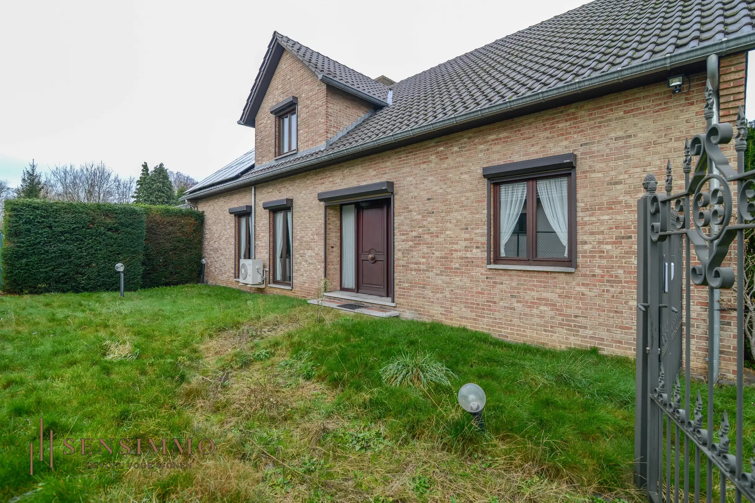 Ruime en energiezuinige woning met 4 slaapkamers op mooi perceel van 8a foto 2