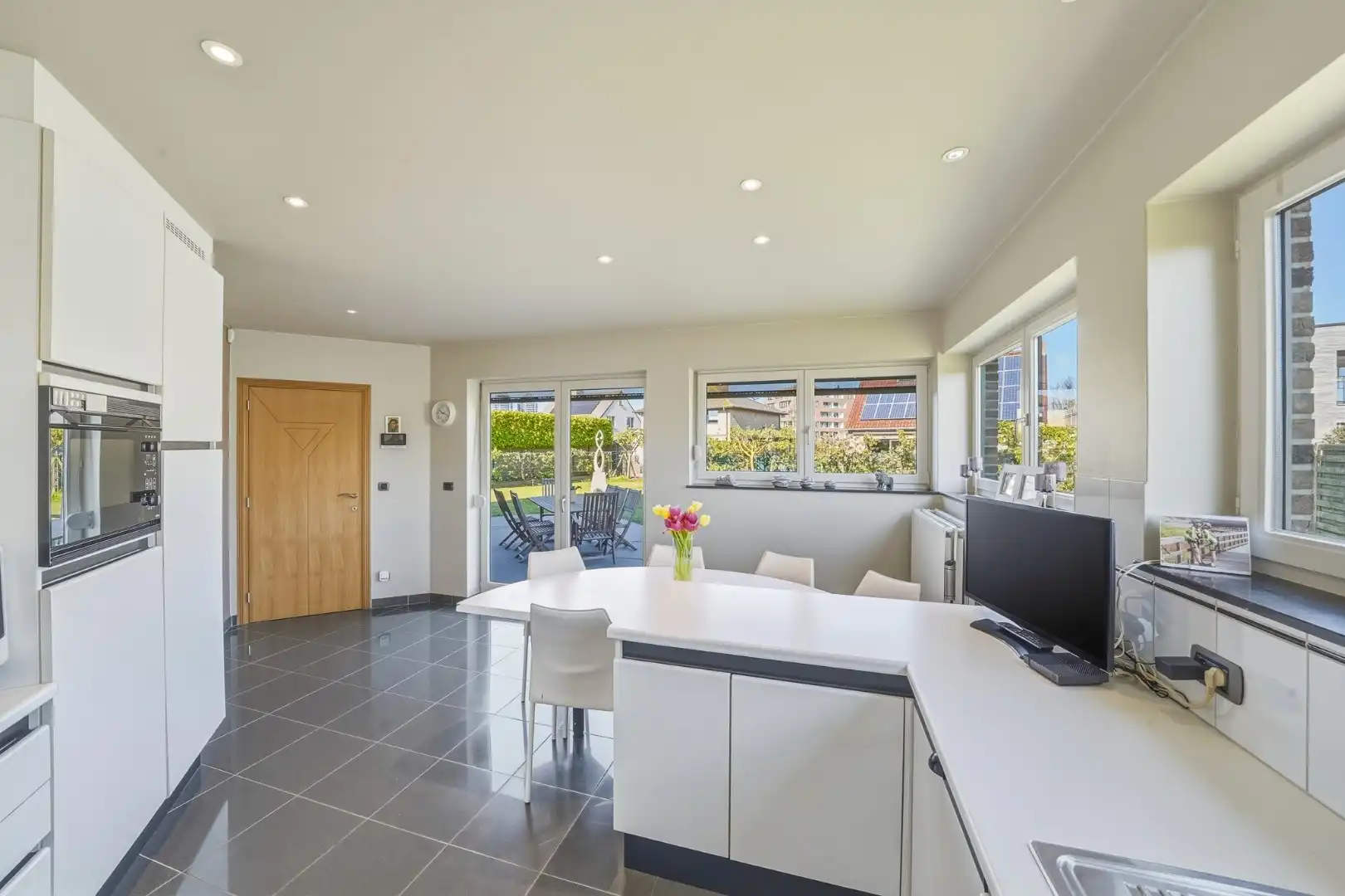 Ruime alleenstaande woning nabij zee en strand! foto 10