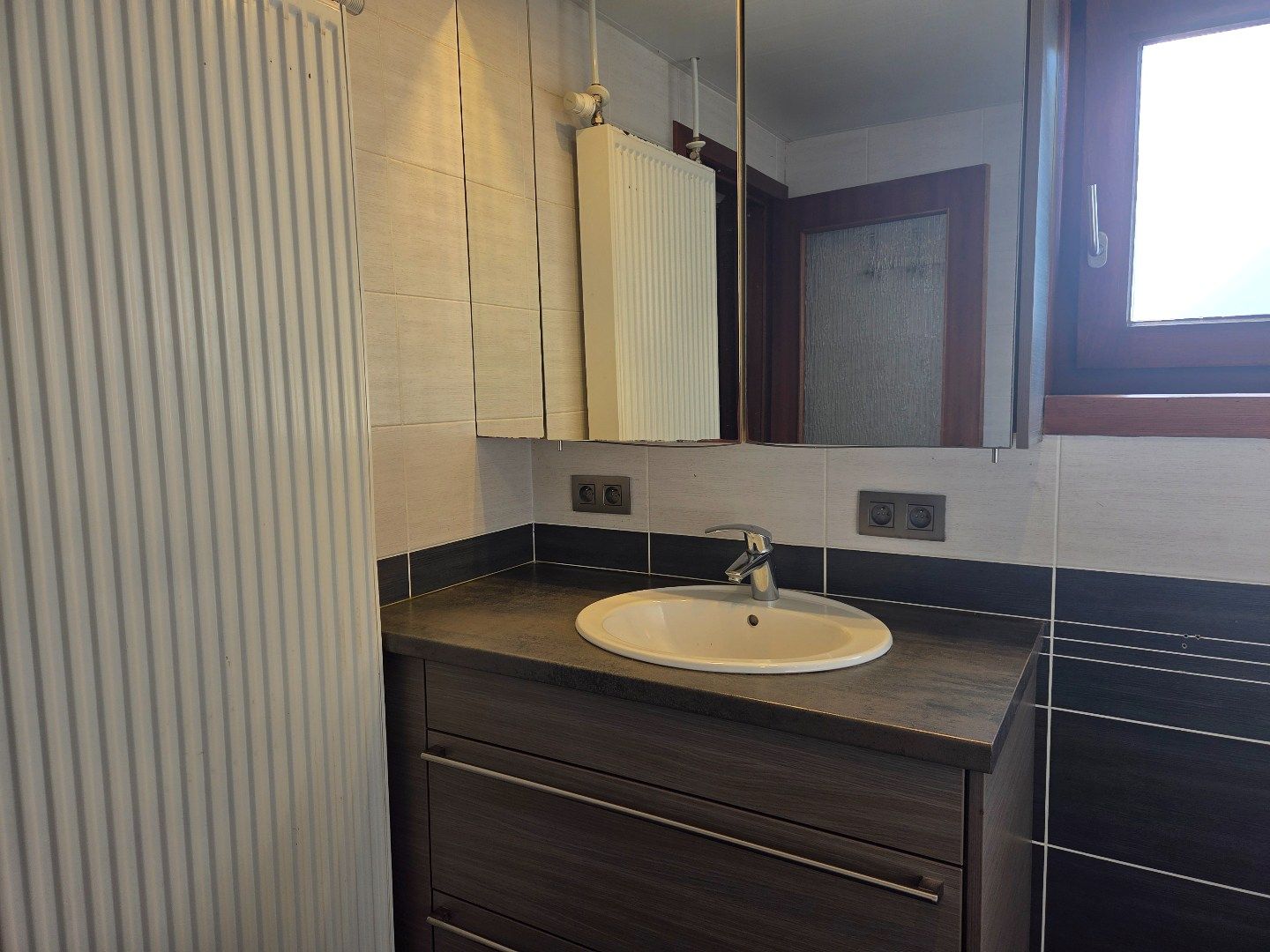 Woning met 3 slpks, schuur met 3 stallen en weiland op 2.288 m² nabij Geel-centrum ! foto 18