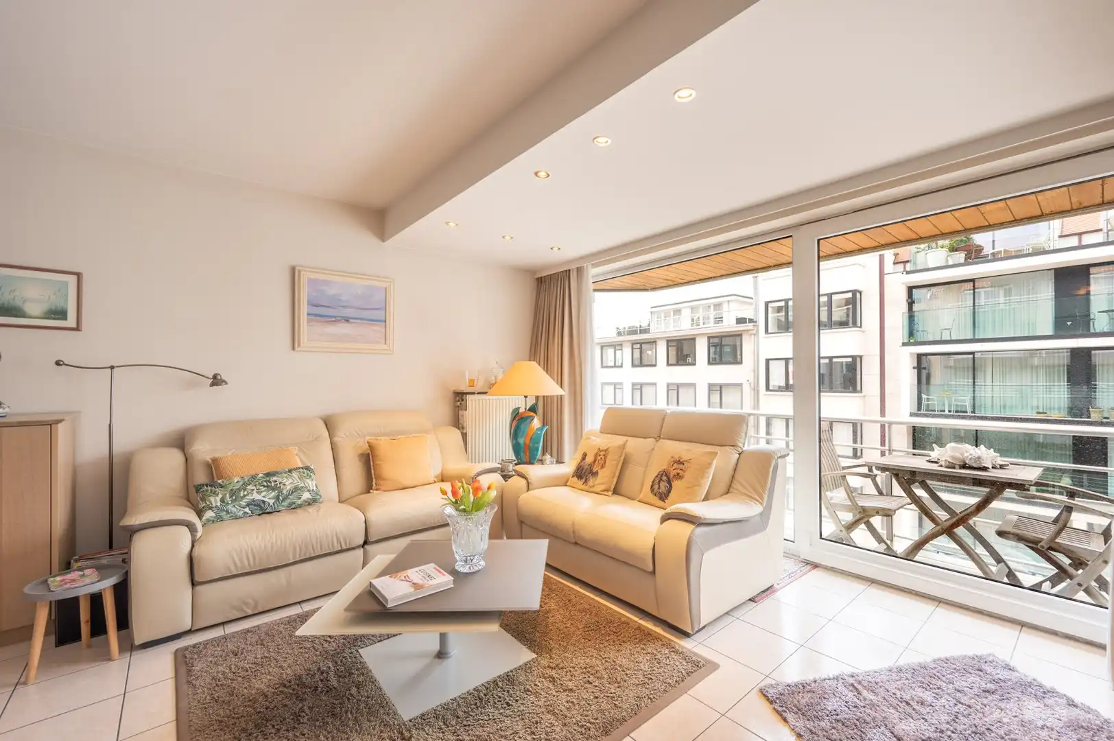 Appartement met zuidwest gericht terras op toplocatie nabij het centrum. foto 2