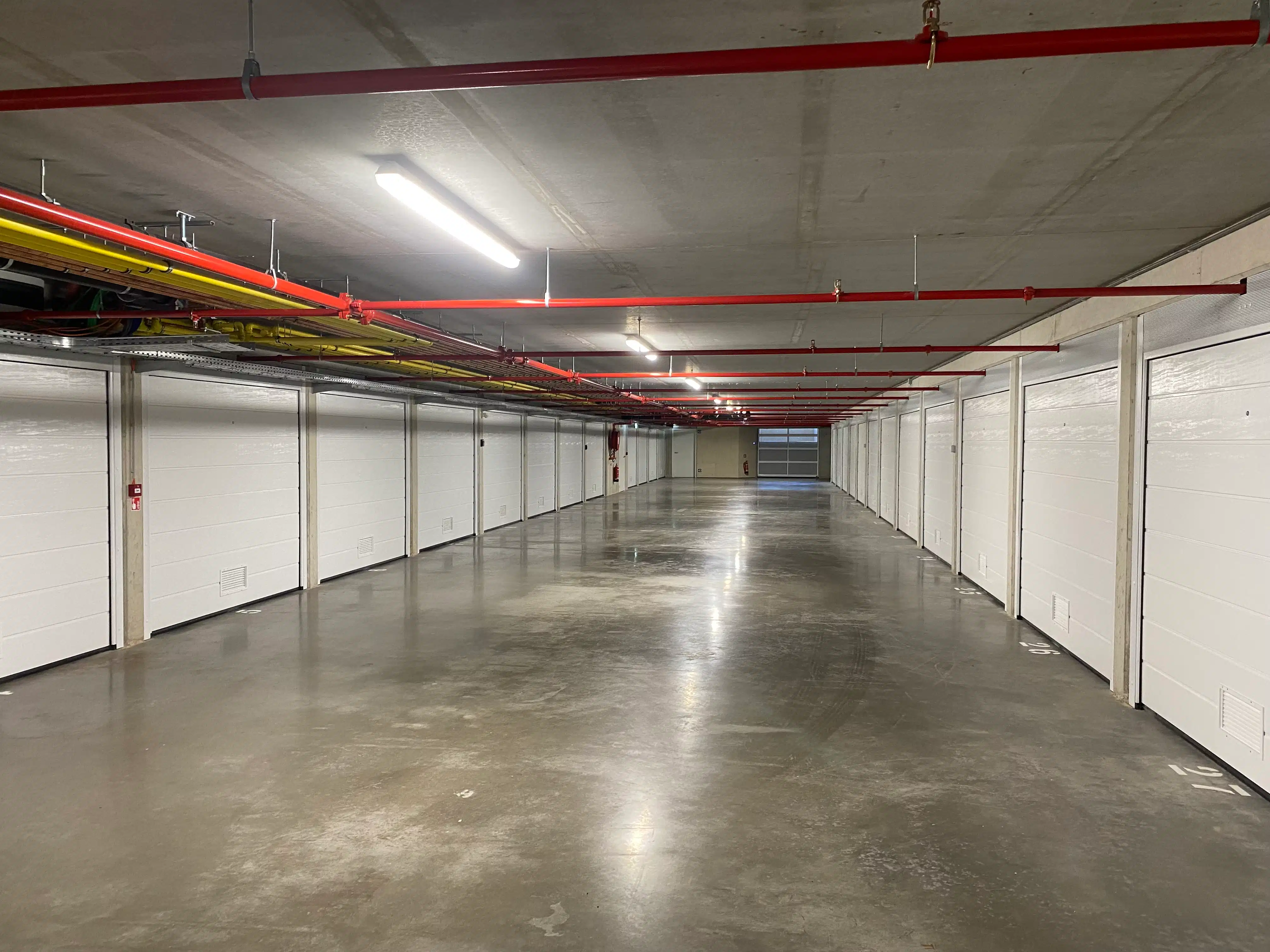 Nieuwbouwappartement met 1 slaapkamer, ruim terras en garage foto 24