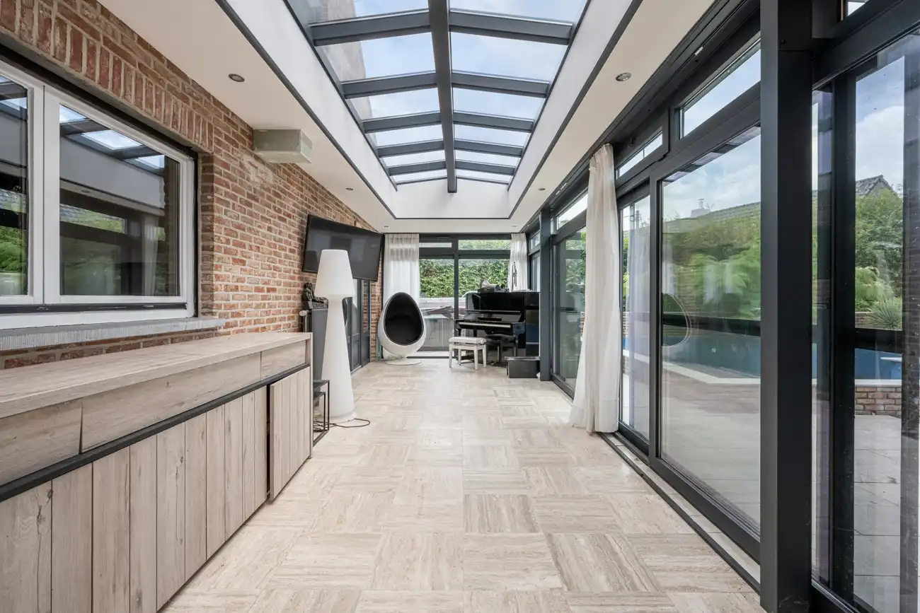 Ruime op te frissen gezinswoning met 4 slaapkamers, dubbele garage en zonnige tuin op 1.595 m² foto 15