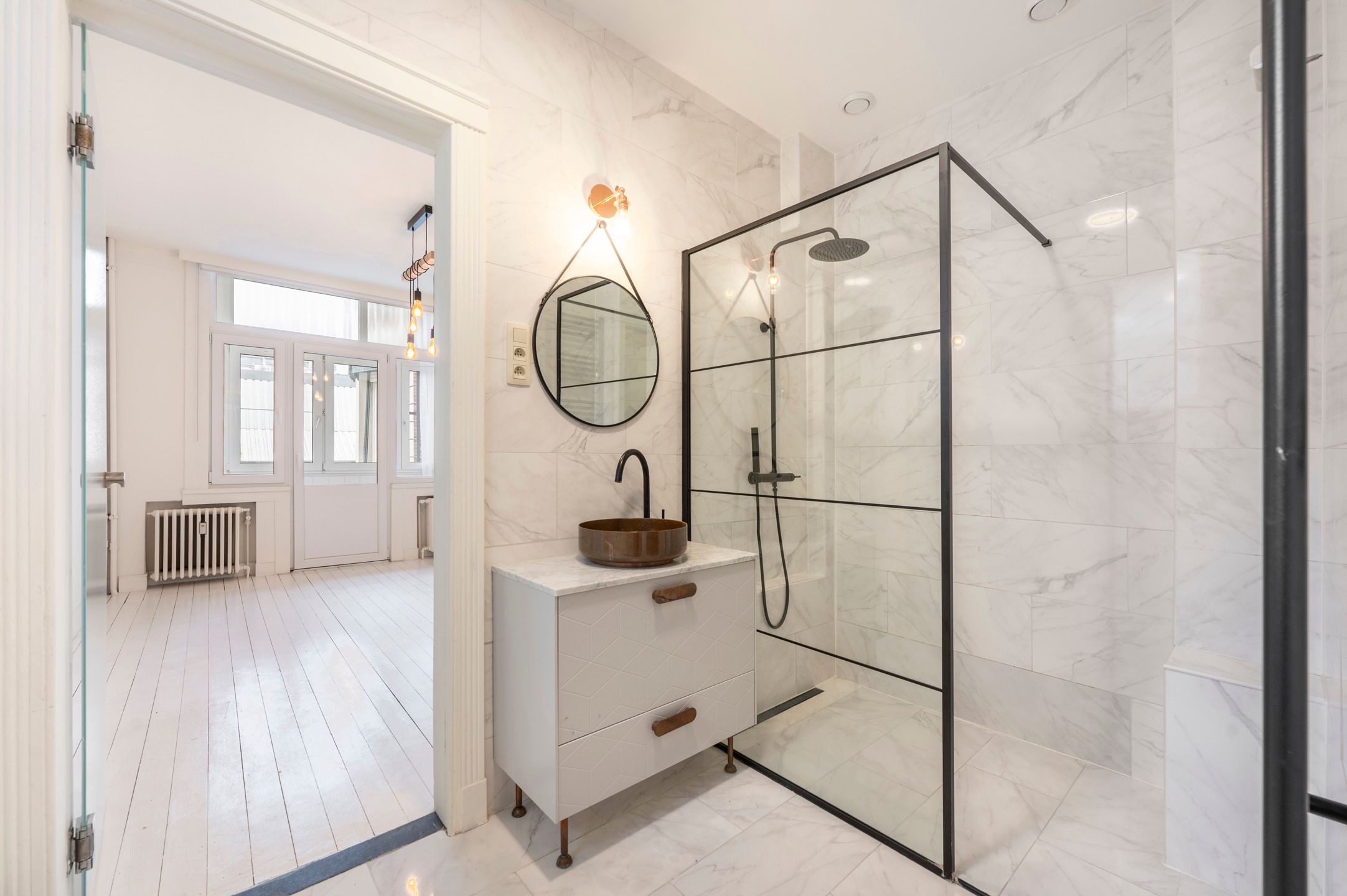 Charmant 2-slaapkamer appartement met industriële touch foto 11