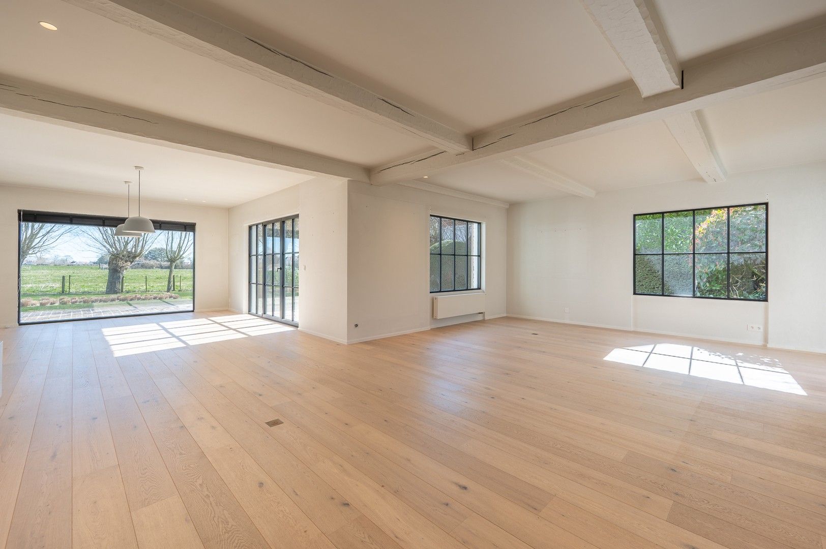 Alleenstaande villa genietend van prachtige open zichten op de polders. foto 5