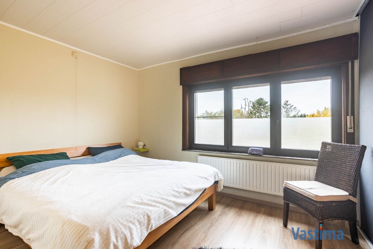 Instapklare woning met 3 slaapkamers, dubbele garage en grote tuin foto 12