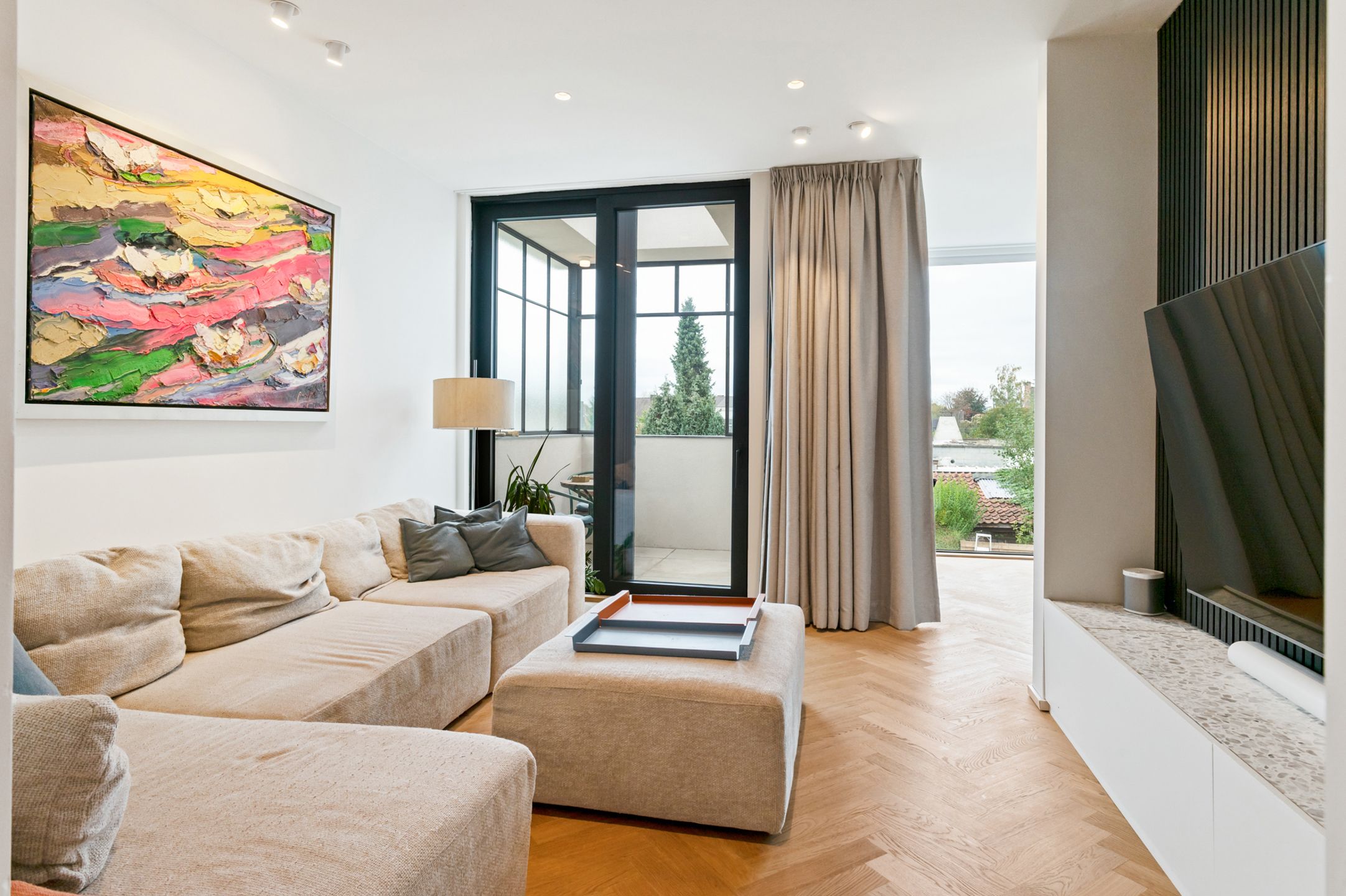 Prachtig gerenoveerde woning met mooie tuin - centrum Hove foto {{pictureIndex}}