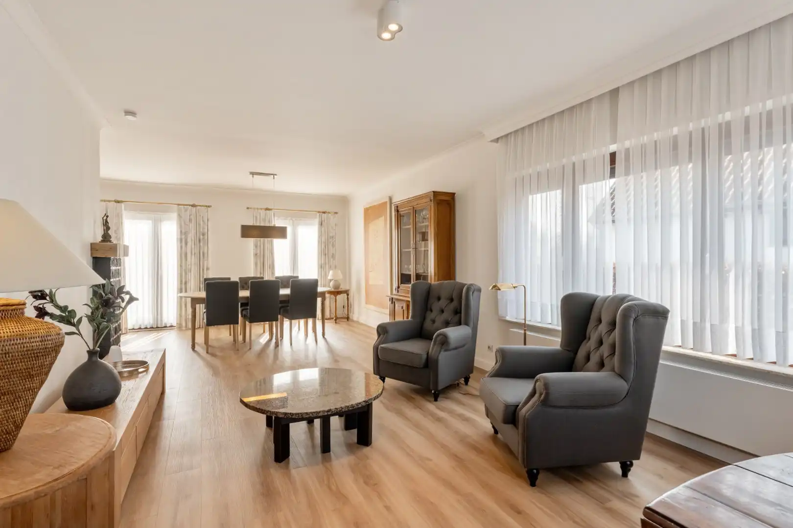 Zeer goed onderhouden gelijkvloerse gezinswoning op een riant perceel van 19a75ca op een rustige locatie te Schalkhoven, een deelgemeente van Hoeselt.  foto 23