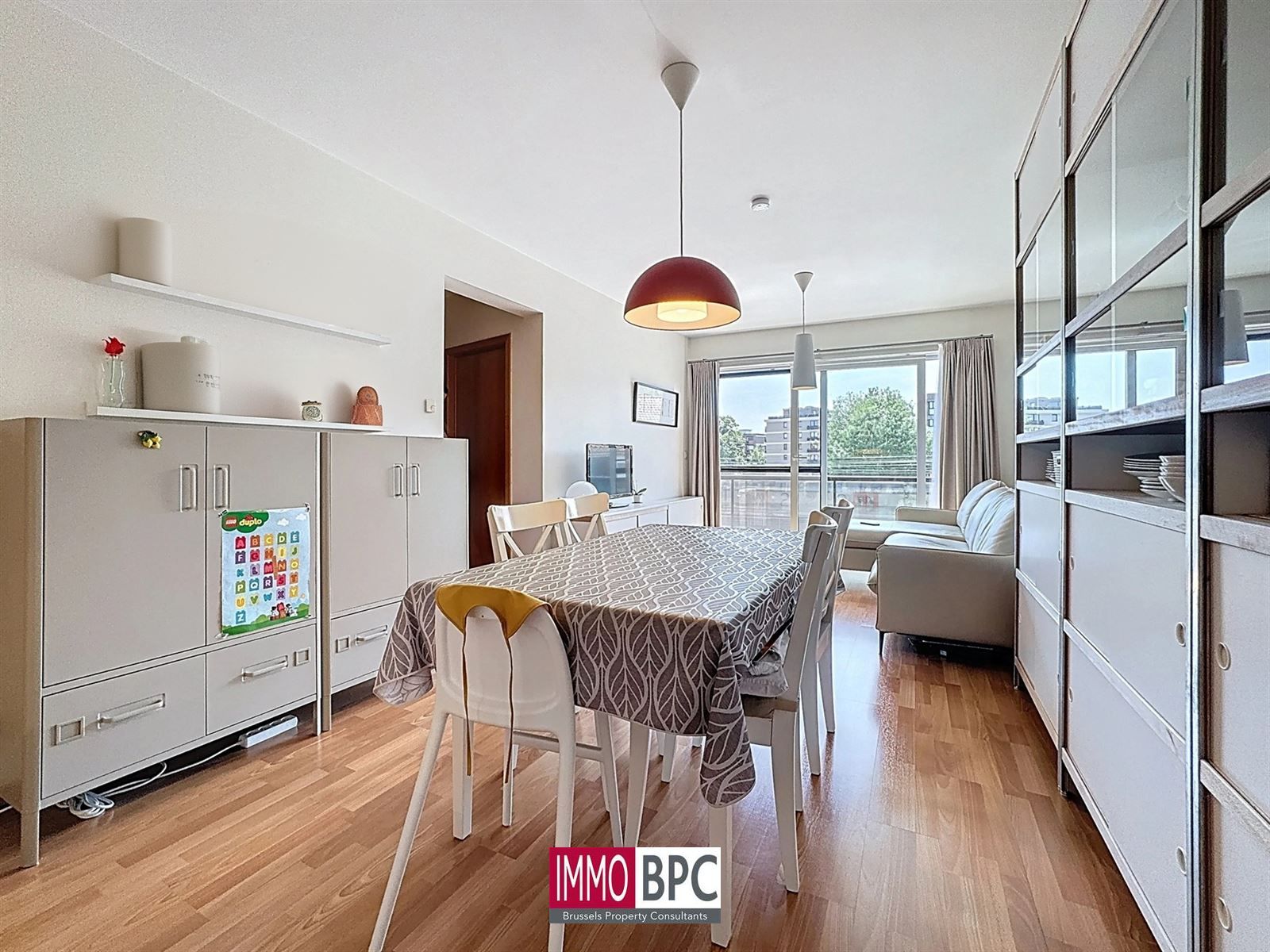 Instapklaar appartement met 2 slaapkamers met  garage  foto 5